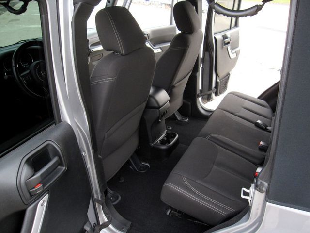 2017 Jeep Wrangler Unlimited Sahara 4x4 - 22950036 - 27