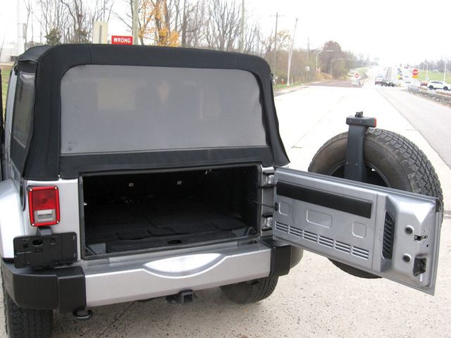 2017 Jeep Wrangler Unlimited Sahara 4x4 - 22950036 - 29