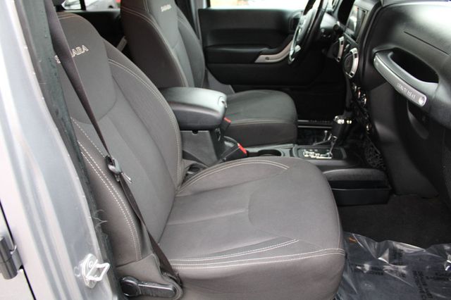 2017 Jeep Wrangler Unlimited Sahara 4x4 - 22955270 - 14