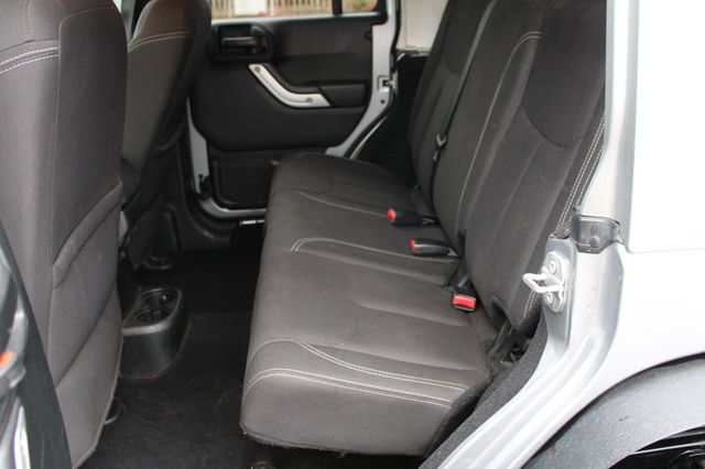 2017 Jeep Wrangler Unlimited Sahara 4x4 - 22955270 - 15