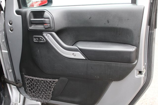 2017 Jeep Wrangler Unlimited Sahara 4x4 - 22955270 - 19