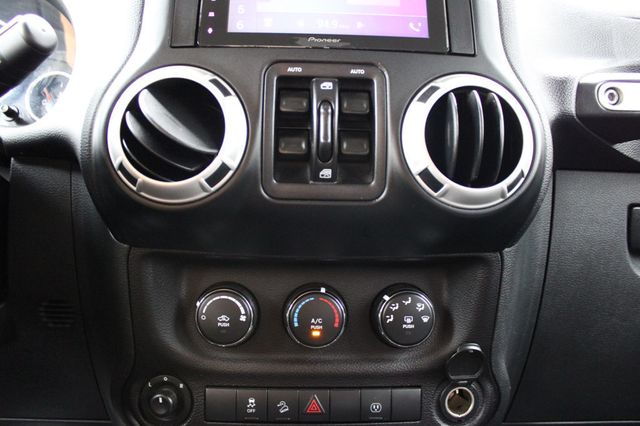 2017 Jeep Wrangler Unlimited Sahara 4x4 - 22955270 - 21