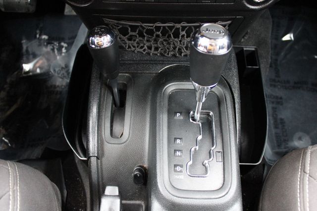 2017 Jeep Wrangler Unlimited Sahara 4x4 - 22955270 - 22