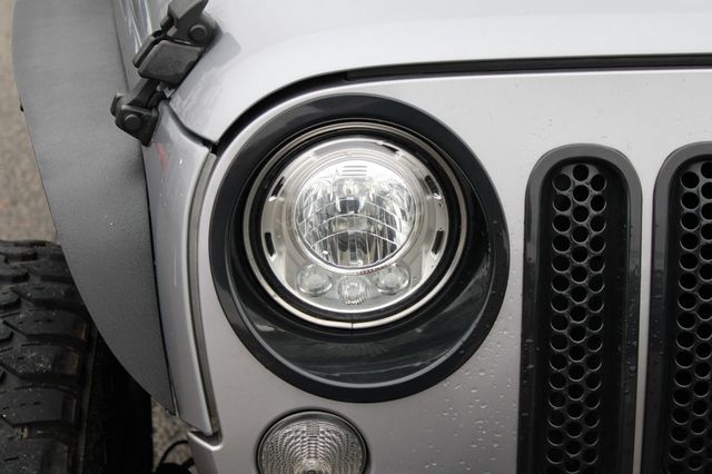 2017 Jeep Wrangler Unlimited Sahara 4x4 - 22955270 - 25