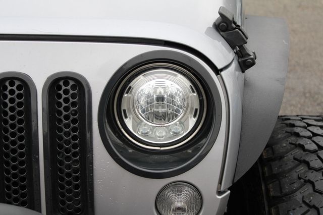 2017 Jeep Wrangler Unlimited Sahara 4x4 - 22955270 - 26