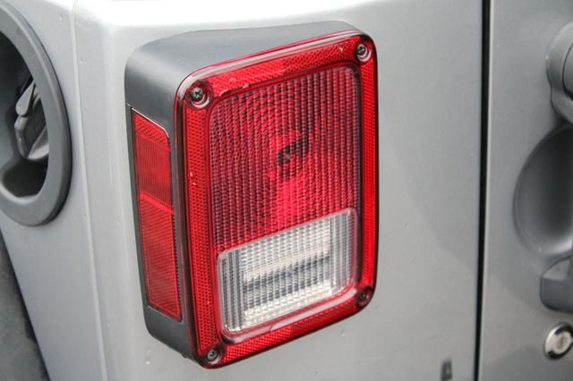 2017 Jeep Wrangler Unlimited Sahara 4x4 - 22955270 - 28