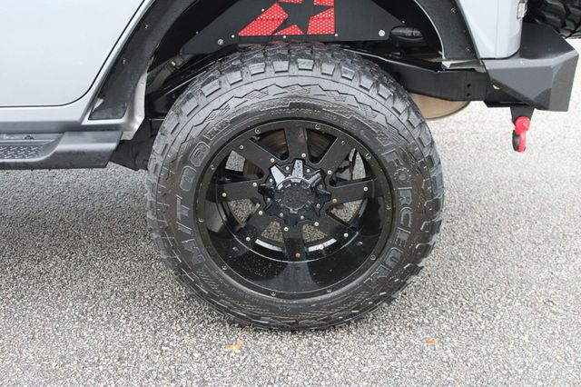 2017 Jeep Wrangler Unlimited Sahara 4x4 - 22955270 - 32