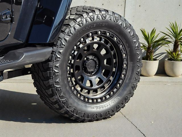 2017 Jeep Wrangler Unlimited Sahara 4x4 - 22957134 - 13