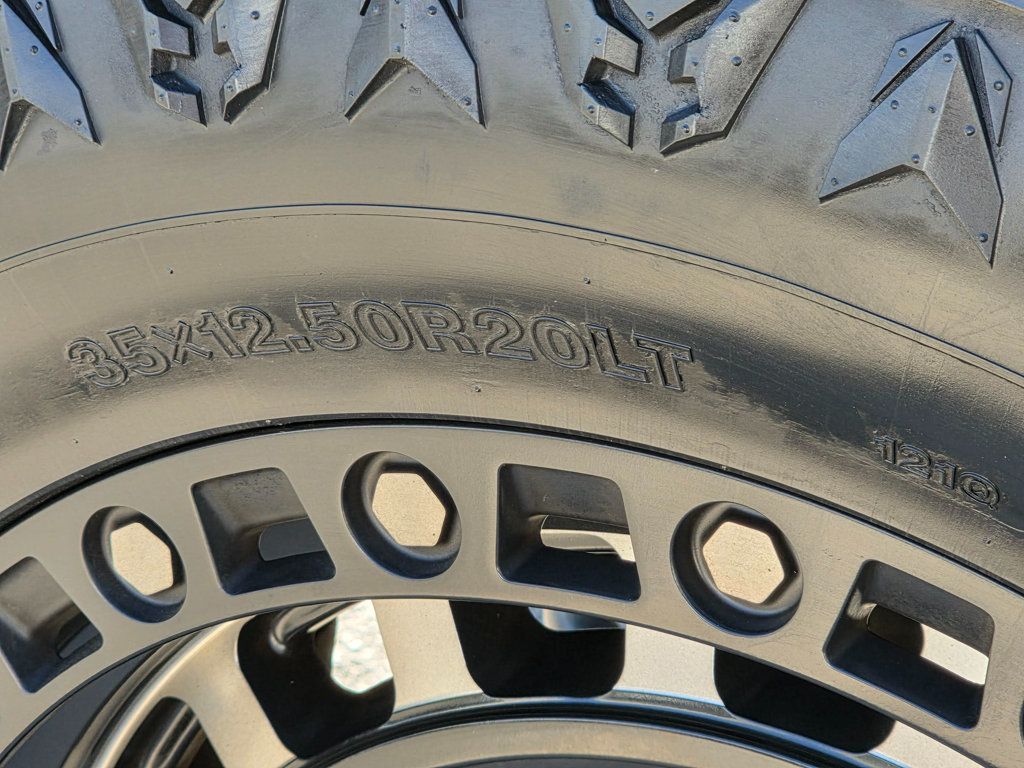 2017 Jeep Wrangler Unlimited Sahara 4x4 - 22957134 - 18