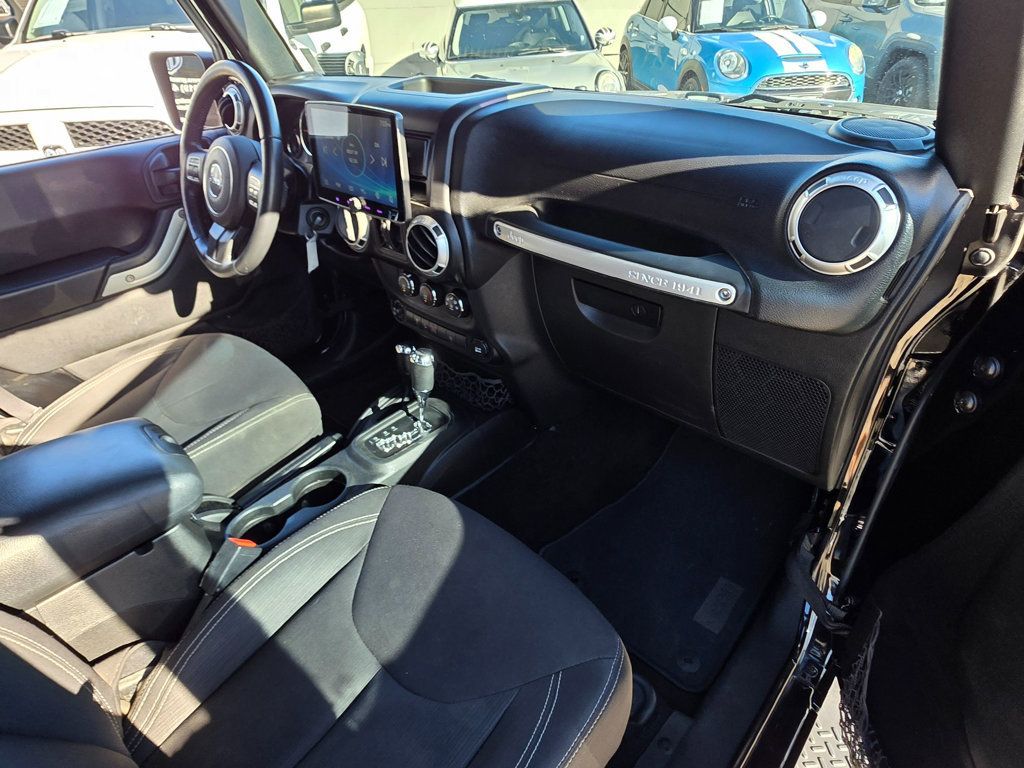 2017 Jeep Wrangler Unlimited Sahara 4x4 - 22957134 - 1