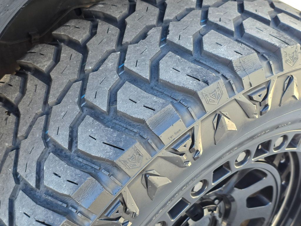 2017 Jeep Wrangler Unlimited Sahara 4x4 - 22957134 - 19