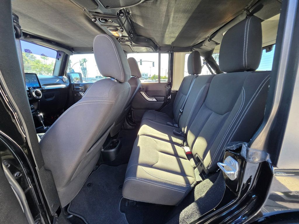 2017 Jeep Wrangler Unlimited Sahara 4x4 - 22957134 - 23