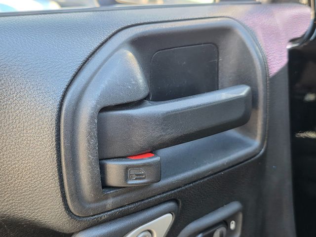 2017 Jeep Wrangler Unlimited Sahara 4x4 - 22957134 - 29