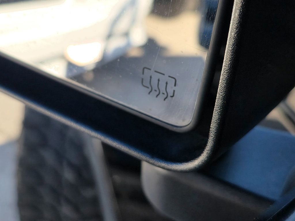 2017 Jeep Wrangler Unlimited Sahara 4x4 - 22957134 - 31