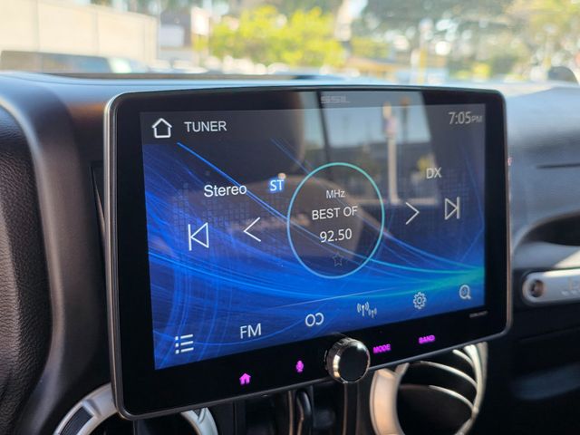 2017 Jeep Wrangler Unlimited Sahara 4x4 - 22957134 - 36