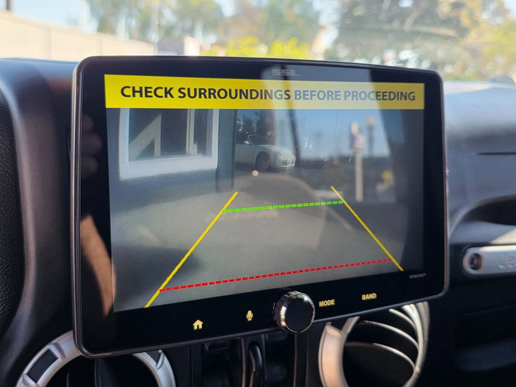 2017 Jeep Wrangler Unlimited Sahara 4x4 - 22957134 - 37