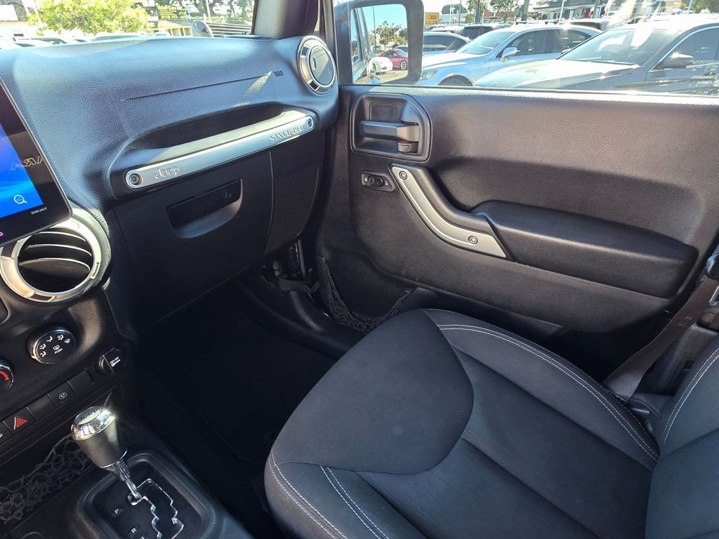 2017 Jeep Wrangler Unlimited Sahara 4x4 - 22957134 - 43