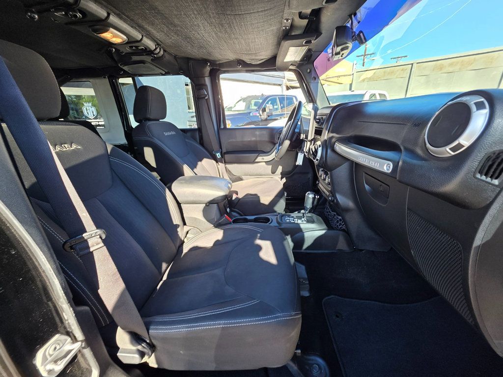 2017 Jeep Wrangler Unlimited Sahara 4x4 - 22957134 - 4