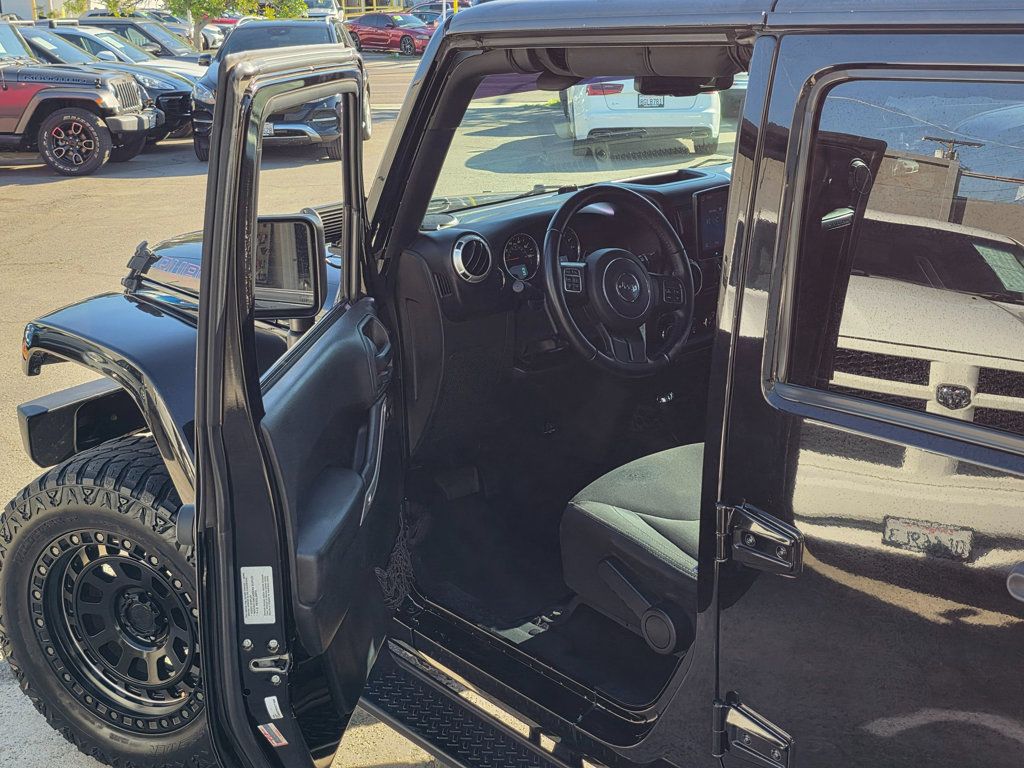 2017 Jeep Wrangler Unlimited Sahara 4x4 - 22957134 - 49