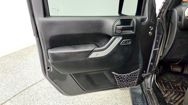 2017 Jeep Wrangler Unlimited Sahara 4x4 - 23099898 - 9