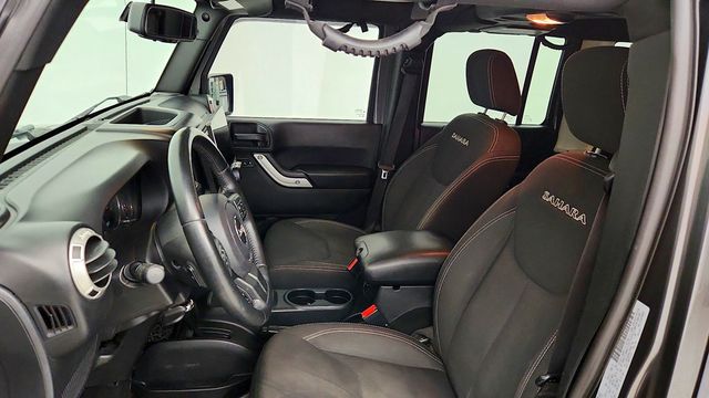 2017 Jeep Wrangler Unlimited Sahara 4x4 - 23099898 - 11