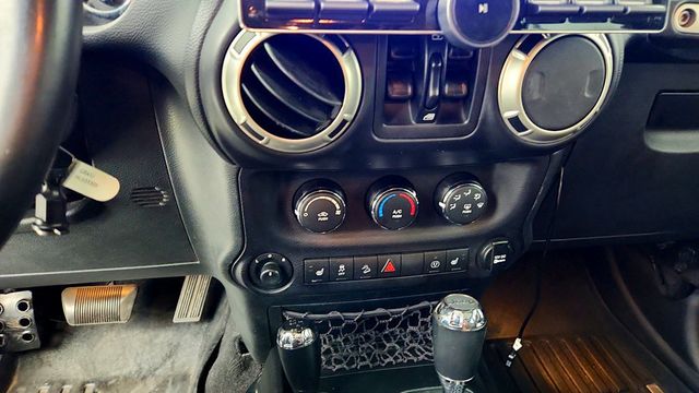 2017 Jeep Wrangler Unlimited Sahara 4x4 - 23099898 - 14