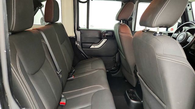 2017 Jeep Wrangler Unlimited Sahara 4x4 - 23099898 - 21