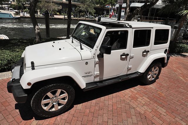 2017 Jeep Wrangler Unlimited Sahara 4x4 - 23025064 - 24