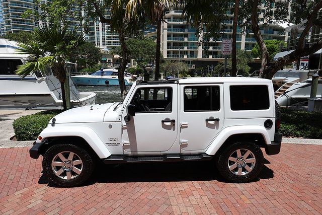 2017 Jeep Wrangler Unlimited Sahara 4x4 - 23025064 - 25