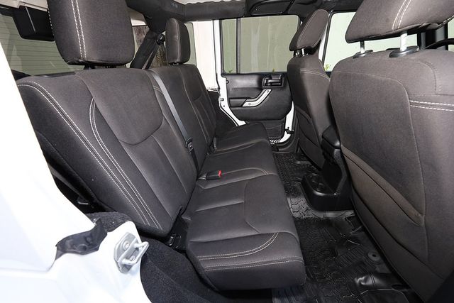 2017 Jeep Wrangler Unlimited Sahara 4x4 - 23025064 - 33