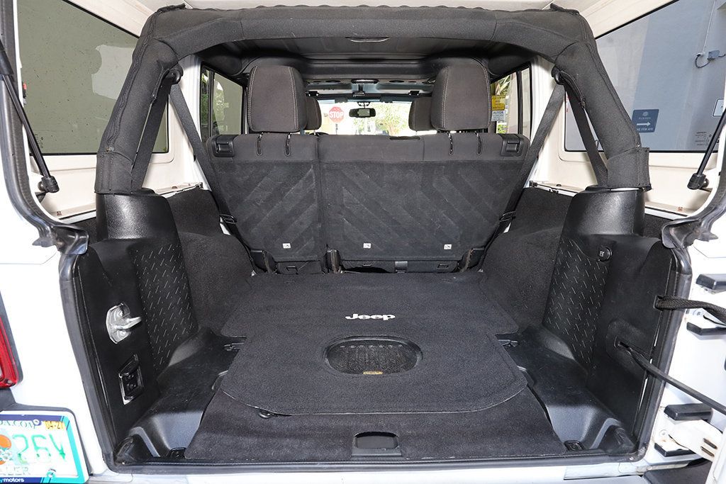 2017 Jeep Wrangler Unlimited Sahara 4x4 - 23025064 - 35