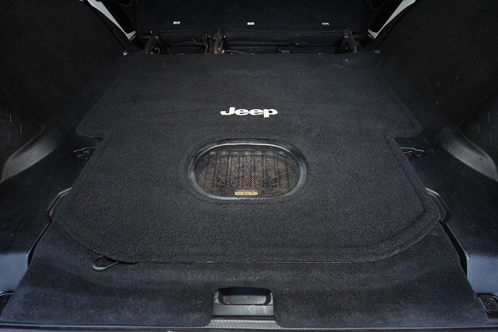 2017 Jeep Wrangler Unlimited Sahara 4x4 - 23025064 - 37