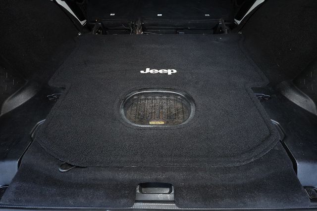 2017 Jeep Wrangler Unlimited Sahara 4x4 - 23025064 - 37