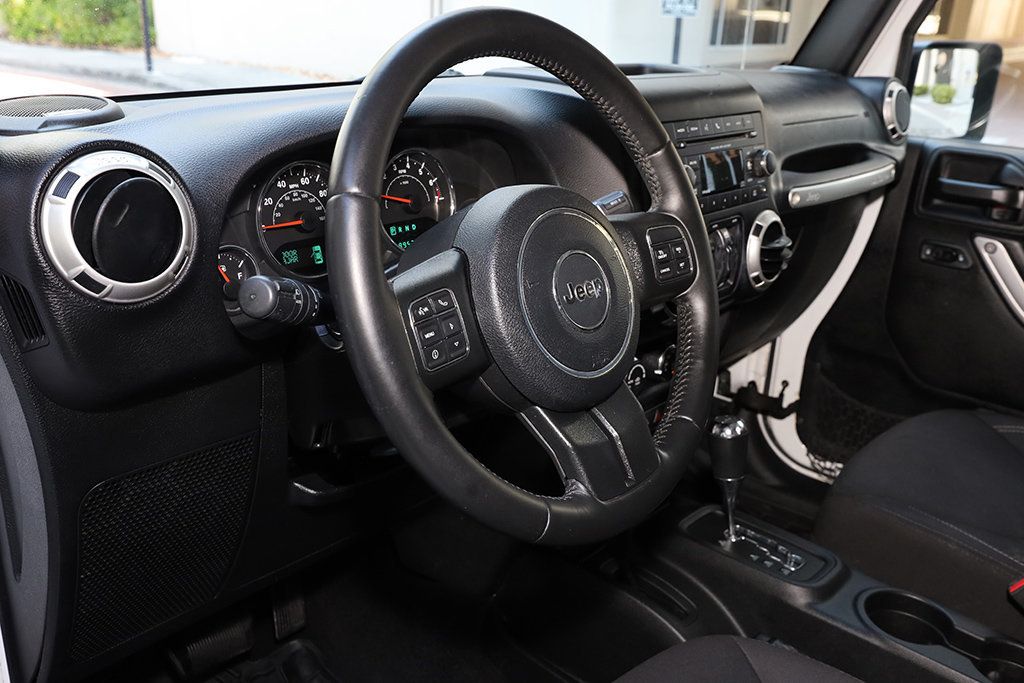 2017 Jeep Wrangler Unlimited Sahara 4x4 - 23025064 - 39