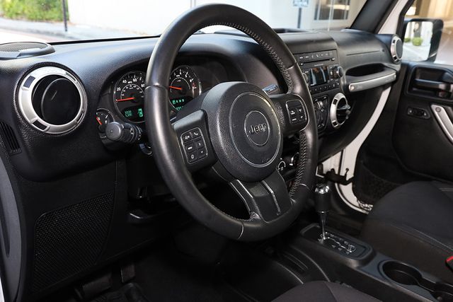 2017 Jeep Wrangler Unlimited Sahara 4x4 - 23025064 - 39
