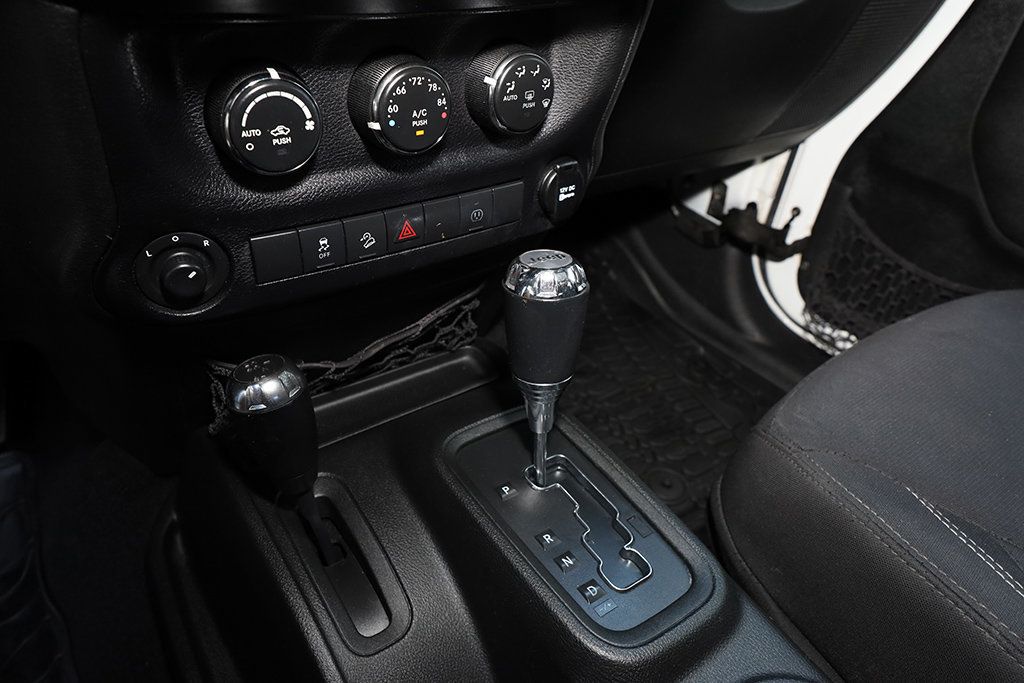 2017 Jeep Wrangler Unlimited Sahara 4x4 - 23025064 - 44