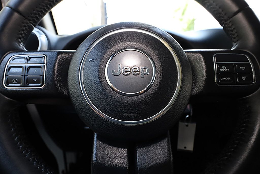 2017 Jeep Wrangler Unlimited Sahara 4x4 - 23025064 - 46