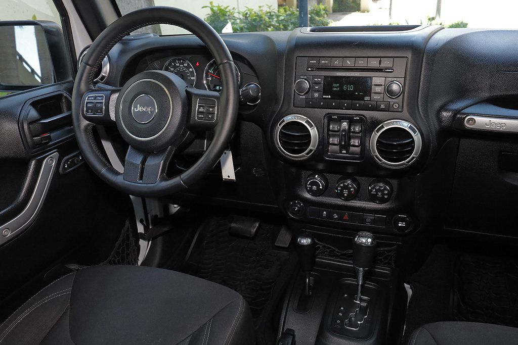 2017 Jeep Wrangler Unlimited Sahara 4x4 - 23025064 - 7