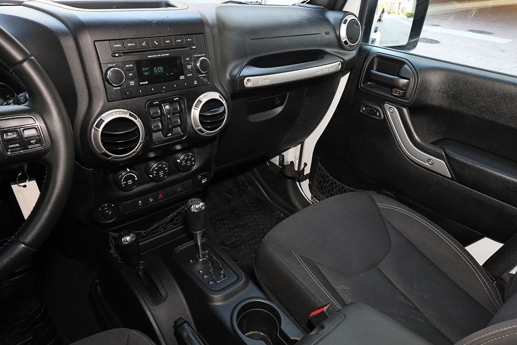 2017 Jeep Wrangler Unlimited Sahara 4x4 - 23025064 - 8