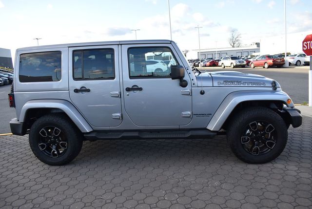 2017 Jeep Wrangler Unlimited Sahara 4x4 - 22942045 - 3
