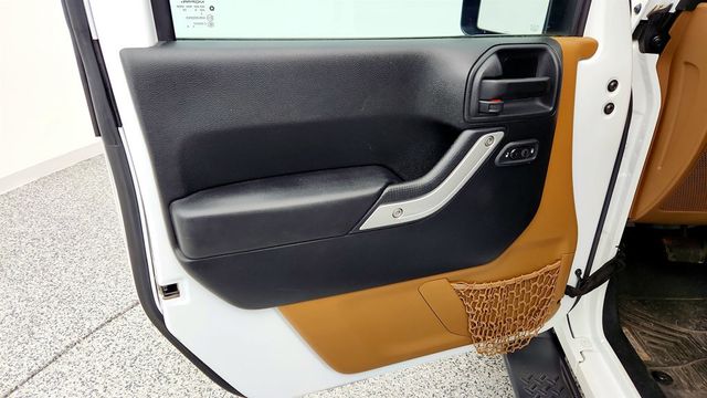 2017 Jeep Wrangler Unlimited Sahara 4x4 - 22973018 - 9