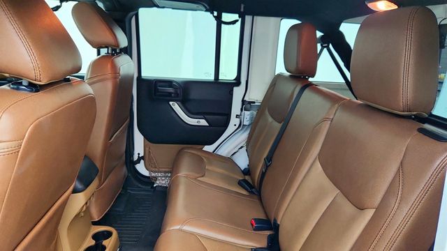 2017 Jeep Wrangler Unlimited Sahara 4x4 - 22973018 - 19