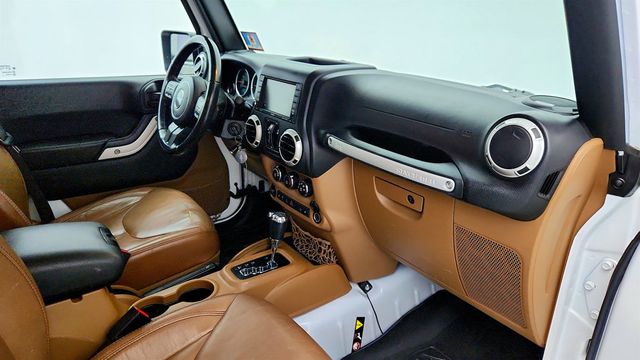 2017 Jeep Wrangler Unlimited Sahara 4x4 - 22973018 - 23