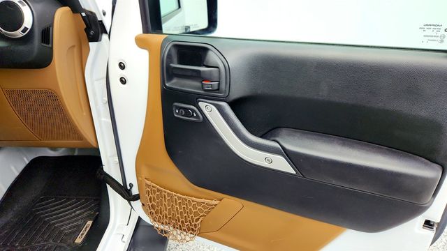 2017 Jeep Wrangler Unlimited Sahara 4x4 - 22973018 - 24