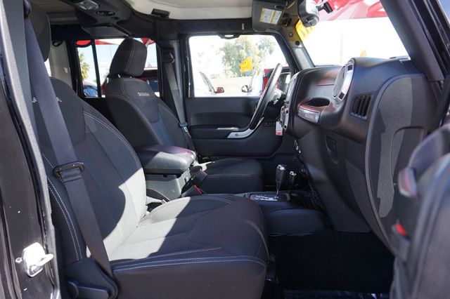 2017 Jeep Wrangler Unlimited SAHARA, 4X4, HARD TOP, CLOTH SEATS, RUNNING BOARDS - 22987085 - 13