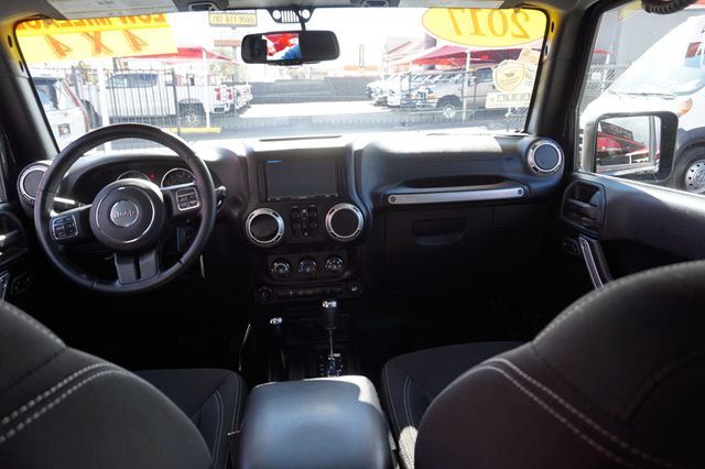 2017 Jeep Wrangler Unlimited SAHARA, 4X4, HARD TOP, CLOTH SEATS, RUNNING BOARDS - 22987085 - 16