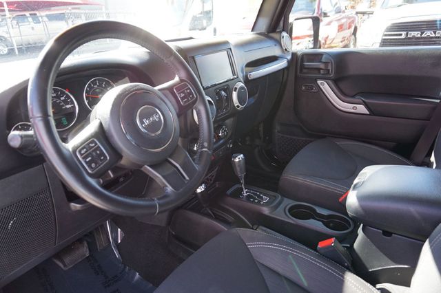 2017 Jeep Wrangler Unlimited SAHARA, 4X4, HARD TOP, CLOTH SEATS, RUNNING BOARDS - 22987085 - 19