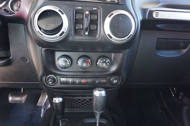 2017 Jeep Wrangler Unlimited SAHARA, 4X4, HARD TOP, CLOTH SEATS, RUNNING BOARDS - 22987085 - 21