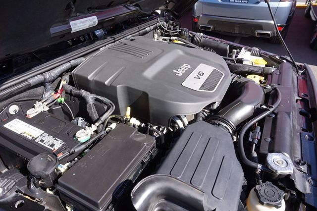 2017 Jeep Wrangler Unlimited SAHARA, 4X4, HARD TOP, CLOTH SEATS, RUNNING BOARDS - 22987085 - 23