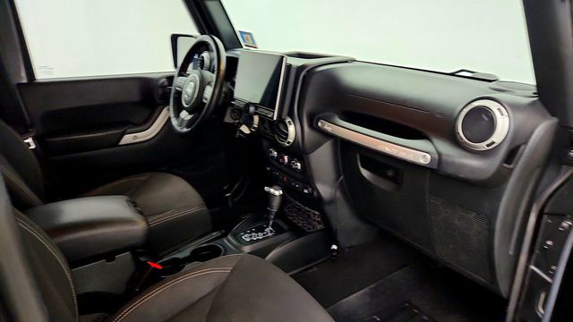 2017 Jeep Wrangler Unlimited Sahara 4x4 w/ Heated Seats, Remote Start & Connectivity Pkg - 23099898 - 23